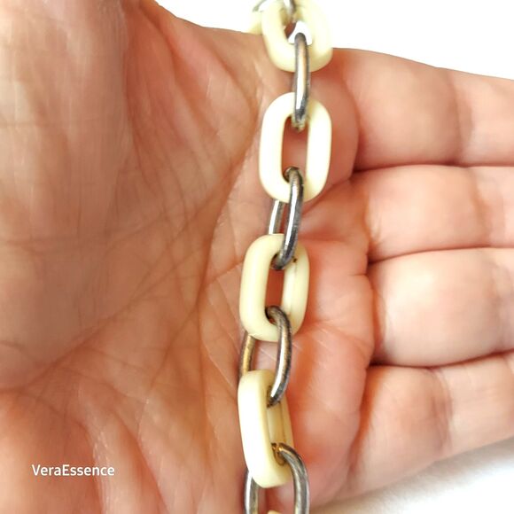 RLL Bracelet 7" long Resin Acrylic and Metal Links Toggle Closure Beige/Silver - Picture 7 of 8